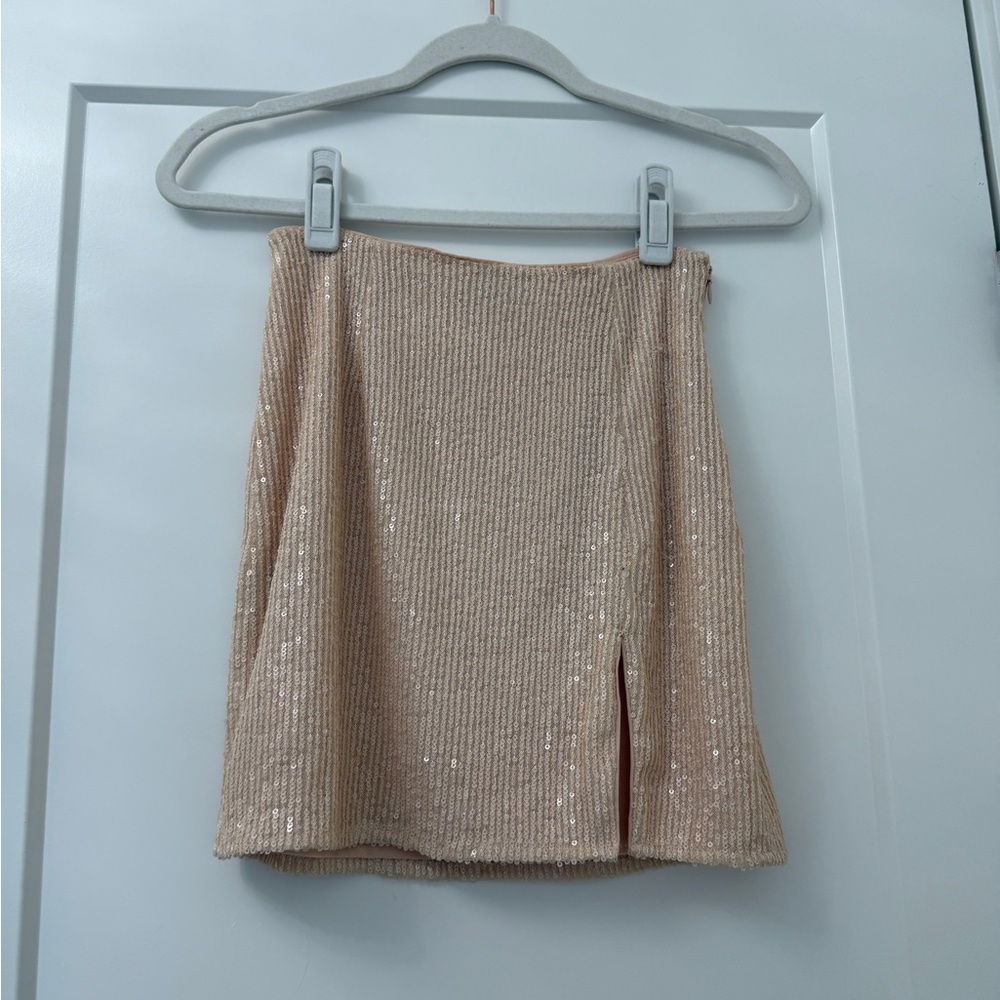 Revolve 4-Piece Sequin Set - Picture 5 of 8